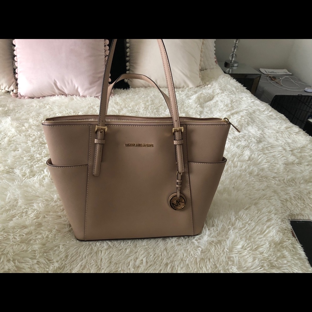 Micheal kors satchel tan